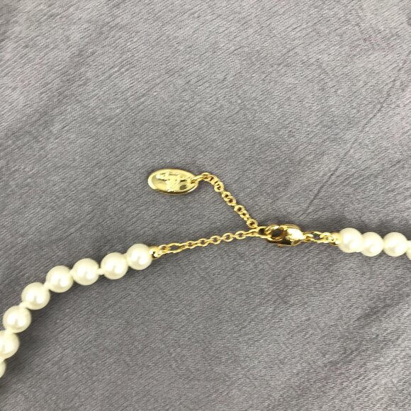 💎Vivienne Westwood Gold Safety Pin Pearl Necklace💎 - Picture 5 of 11